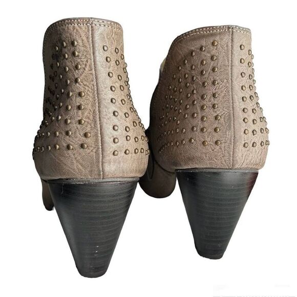 SBICCA Taupe Studded Stacked Heel Ankle Boots 9W - Picture 4 of 8